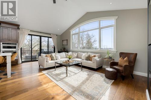 11 Mountain St, Halton Hills, ON - Indoor Photo Showing Living Room