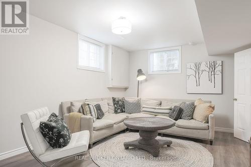523 Alma St, Scugog, ON - Indoor Photo Showing Living Room