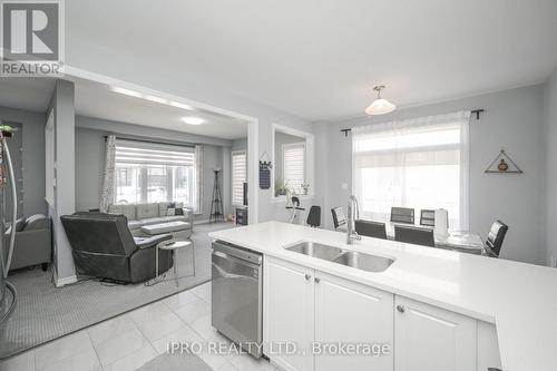 40 Santos Drive, Haldimand, ON - Indoor Photo Showing Kitchen With Double Sink