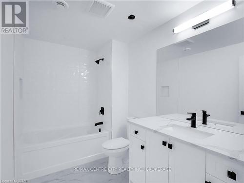 104 Foxborough Pl, Thames Centre, ON - Indoor Photo Showing Bathroom