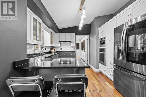 4 Woodland Rd, Central Elgin, ON - Indoor Photo Showing Kitchen With Stainless Steel Kitchen