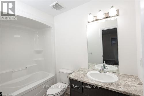 306 Bradley Ave, Welland, ON - Indoor Photo Showing Bathroom