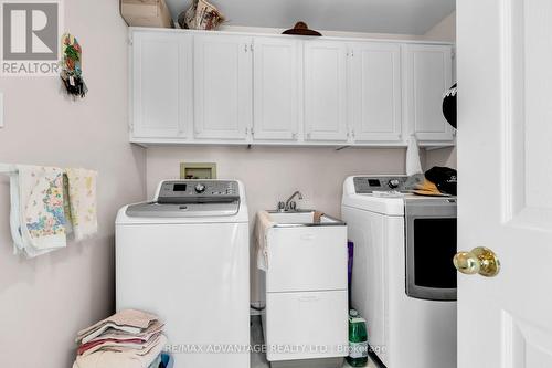 615 Valetta St N, London, ON - Indoor Photo Showing Laundry Room