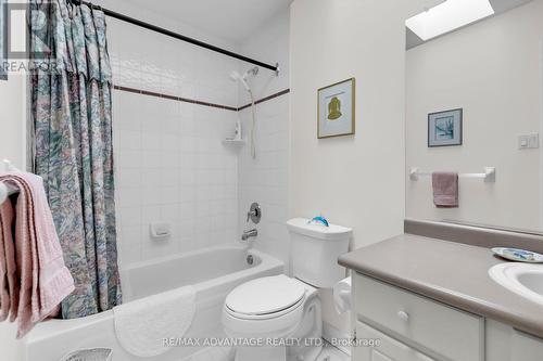 615 Valetta St N, London, ON - Indoor Photo Showing Bathroom