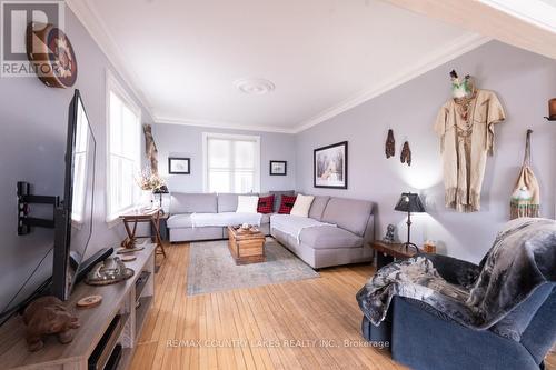151 King St, Kawartha Lakes, ON - Indoor Photo Showing Living Room