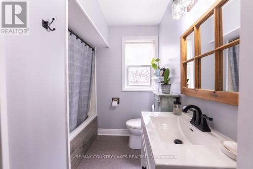 151 King St, Kawartha Lakes, ON - Indoor Photo Showing Bathroom