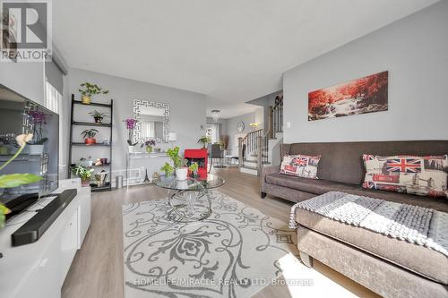44 Primrose Cres, Brampton, ON - Indoor Photo Showing Living Room
