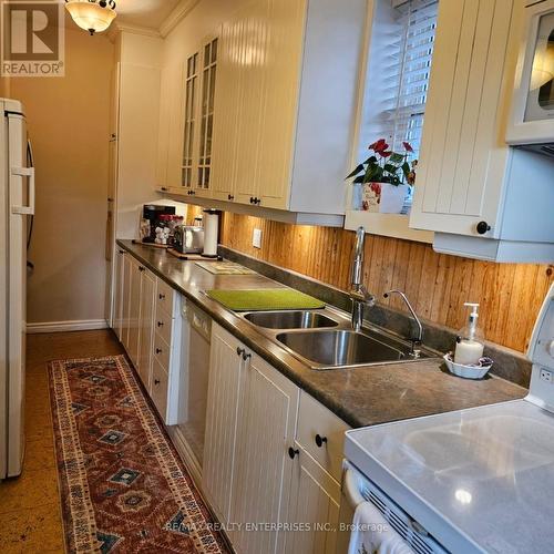 11011 Guelph Line, Milton (Campbellville), ON - Indoor Photo Showing Kitchen With Double Sink