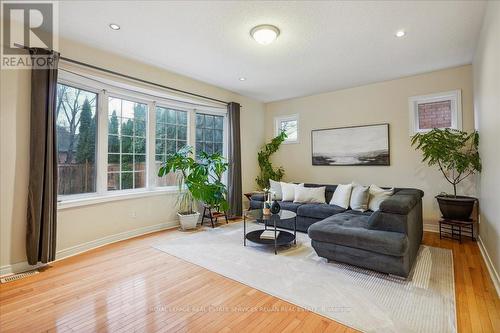 160 Creek Path Avenue, Oakville, ON - Indoor Photo Showing Living Room