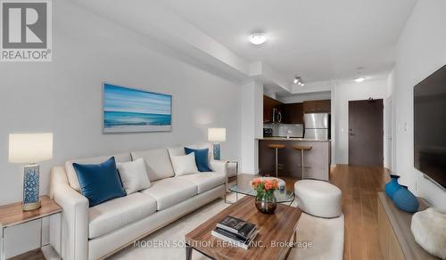 #410 -385 Prince Of Wales Dr, Mississauga, ON - Indoor Photo Showing Living Room