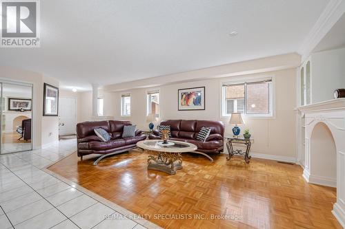82 Fallstar Cres, Brampton, ON - Indoor Photo Showing Living Room