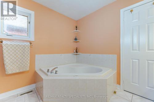 82 Fallstar Cres, Brampton, ON - Indoor Photo Showing Bathroom