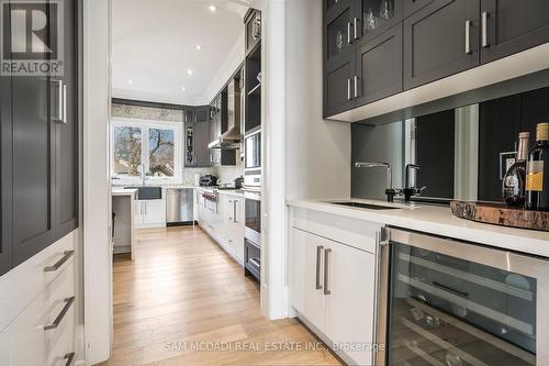 927 The Greenway, Mississauga, ON - Indoor Photo Showing Kitchen With Upgraded Kitchen