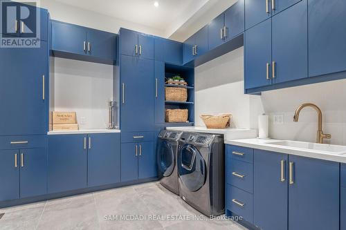 927 The Greenway, Mississauga, ON - Indoor Photo Showing Laundry Room