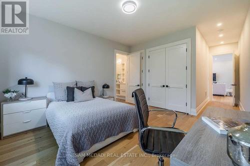 584 Fourth Line, Oakville, ON - Indoor Photo Showing Bedroom