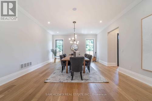 584 Fourth Line, Oakville, ON - Indoor Photo Showing Dining Room