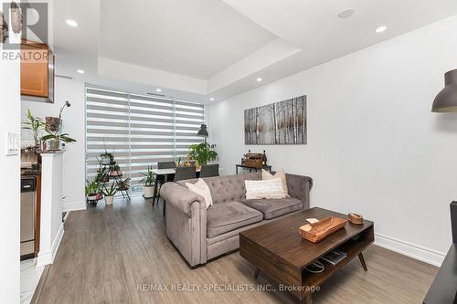 Th119 - 90 Absolute Avenue, Mississauga, ON - Indoor Photo Showing Living Room