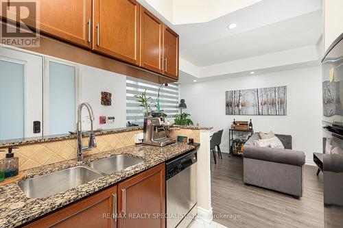 Th119 - 90 Absolute Avenue, Mississauga, ON - Indoor Photo Showing Kitchen With Double Sink
