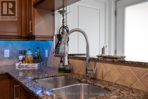 Th119 - 90 Absolute Avenue, Mississauga, ON - Indoor Photo Showing Kitchen With Double Sink