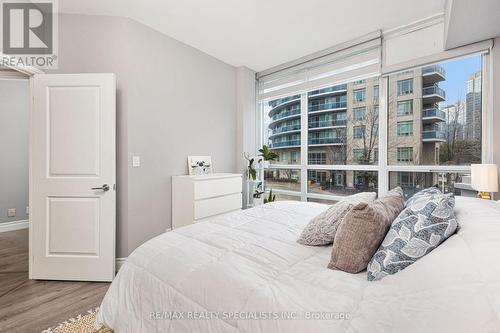 Th119 - 90 Absolute Avenue, Mississauga, ON - Indoor Photo Showing Bedroom