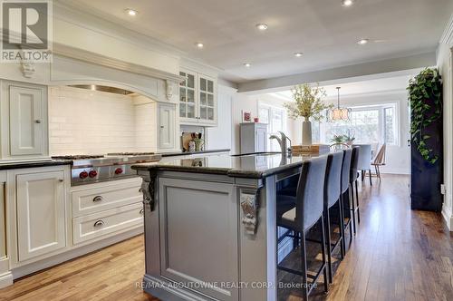 315 Benita Crt, Oakville, ON - Indoor Photo Showing Kitchen With Upgraded Kitchen