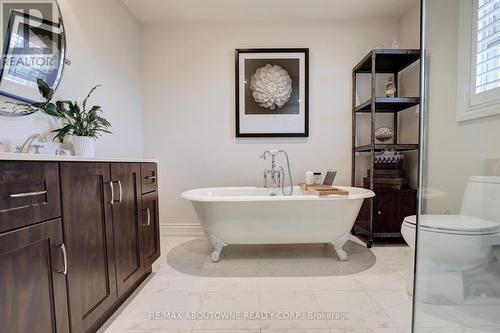 315 Benita Crt, Oakville, ON - Indoor Photo Showing Bathroom