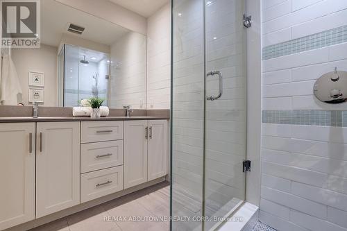 315 Benita Crt, Oakville, ON - Indoor Photo Showing Bathroom