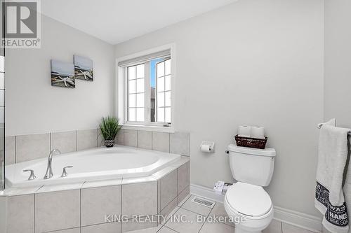 70 Monarch Dr, Halton Hills, ON - Indoor Photo Showing Bathroom