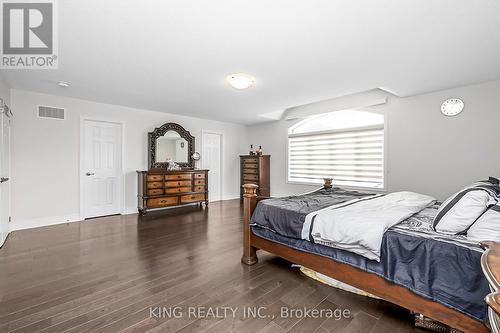 70 Monarch Dr, Halton Hills, ON - Indoor Photo Showing Bedroom