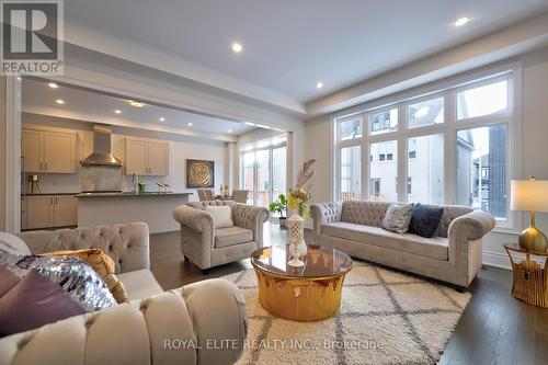 17 William Logan Dr, Richmond Hill, ON - Indoor Photo Showing Living Room