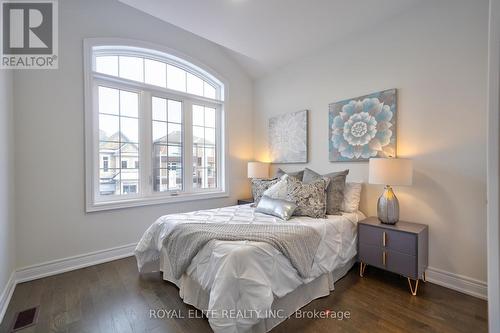 17 William Logan Drive, Richmond Hill, ON - Indoor Photo Showing Bedroom