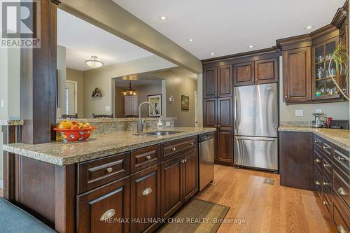 24 Marion Cres, Barrie, ON - Indoor Photo Showing Kitchen