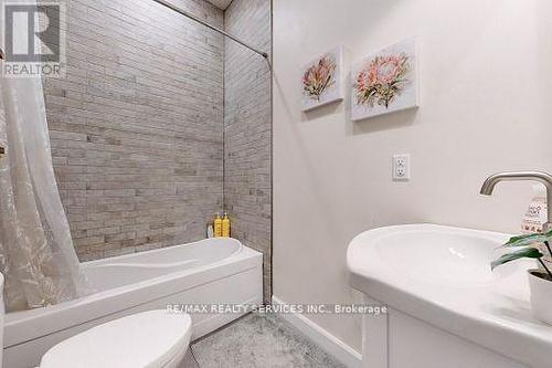 3 William St, Brampton, ON - Indoor Photo Showing Bathroom