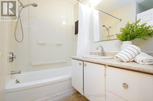 1169 Wildfield Cres, Mississauga, ON - Indoor Photo Showing Bathroom