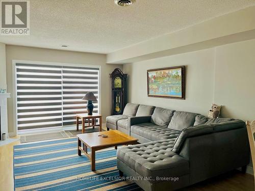 21 - 100 Laguna Parkway, Ramara, ON - Indoor Photo Showing Living Room