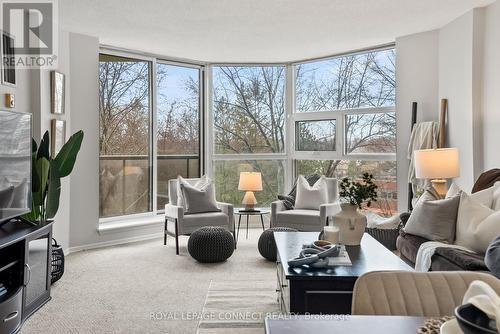 #516 -20 Dean Park Rd, Toronto, ON - Indoor Photo Showing Living Room