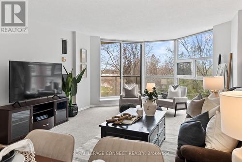 #516 -20 Dean Park Rd, Toronto, ON - Indoor Photo Showing Living Room