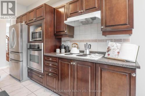 1762 White Cedar Dr, Pickering, ON - Indoor Photo Showing Kitchen With Upgraded Kitchen