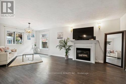 840 Leslie Dr, Innisfil, ON - Indoor Photo Showing Living Room With Fireplace