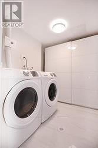 #1811 -8111 Yonge St, Markham, ON - Indoor Photo Showing Laundry Room