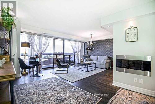 #1811 -8111 Yonge St, Markham, ON - Indoor Photo Showing Other Room
