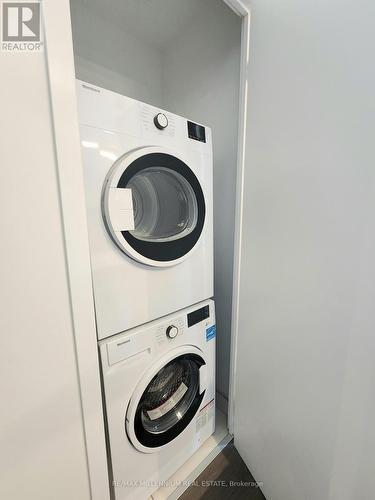 3503 - 950 Portage Parkway, Vaughan, ON - Indoor Photo Showing Laundry Room