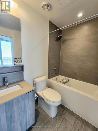 3503 - 950 Portage Parkway, Vaughan, ON - Indoor Photo Showing Bathroom