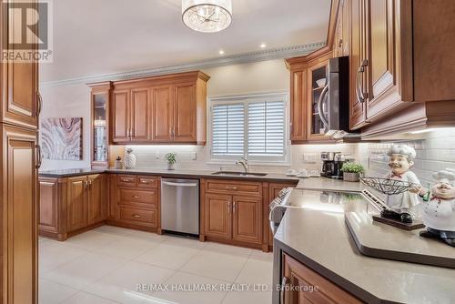 197 Siderno Cres, Vaughan, ON - Indoor Photo Showing Kitchen