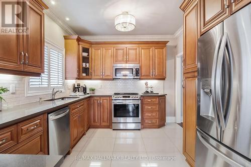 197 Siderno Crescent, Vaughan, ON - Indoor Photo Showing Kitchen With Stainless Steel Kitchen