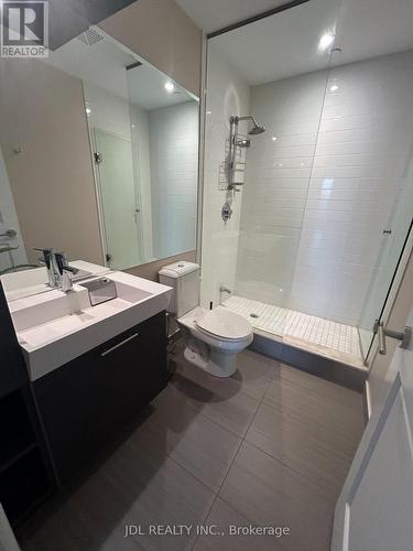 7516 - 388 Yonge Street, Toronto, ON - Indoor Photo Showing Bathroom