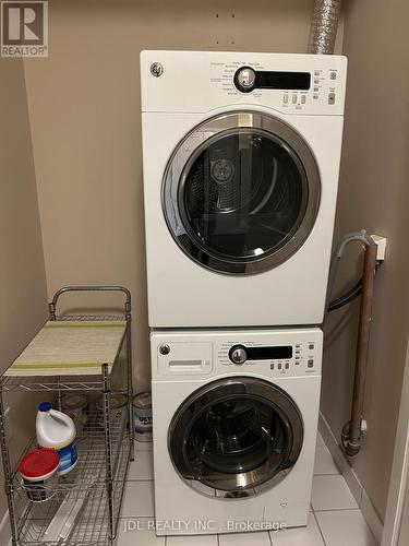7516 - 388 Yonge Street, Toronto, ON - Indoor Photo Showing Laundry Room