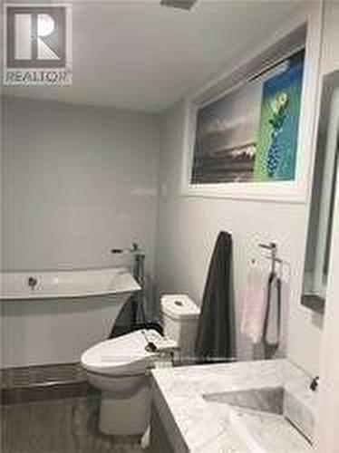 168 Three Valleys Dr, Toronto, ON - Indoor Photo Showing Bathroom