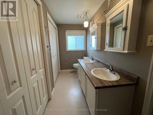 166 Woodlane Crt, Oshawa, ON - Indoor Photo Showing Bathroom
