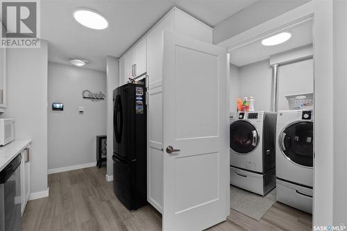 6 20 18Th Street W, Prince Albert, SK - Indoor Photo Showing Laundry Room